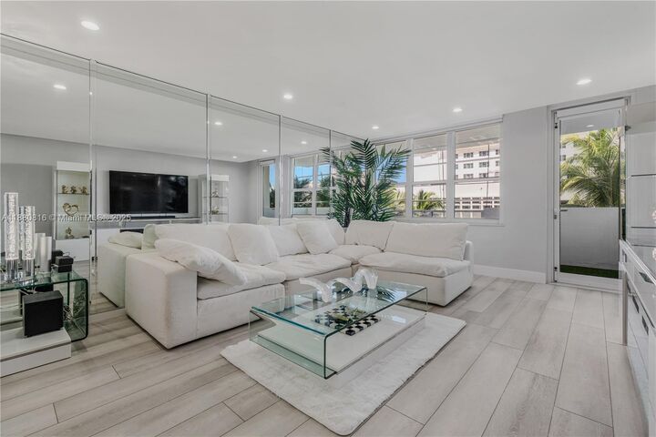 Property Photo: 100 Lincoln Rd 323 FL 33139