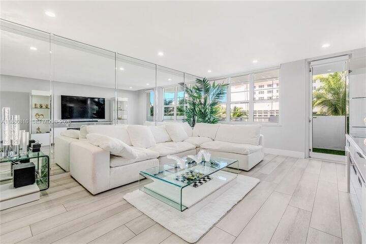 Property Photo:  100 Lincoln Rd 323  FL 33139 