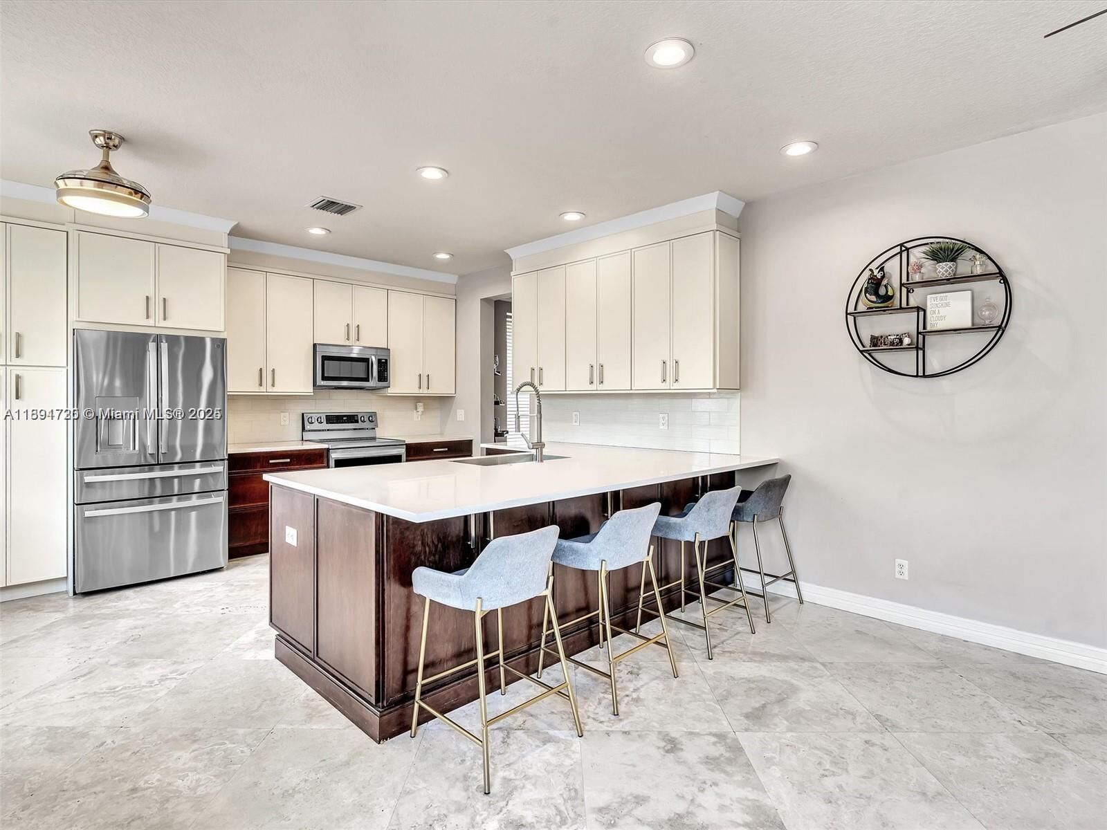 Property Photo:  214 La Costa Ct  FL 33326 
