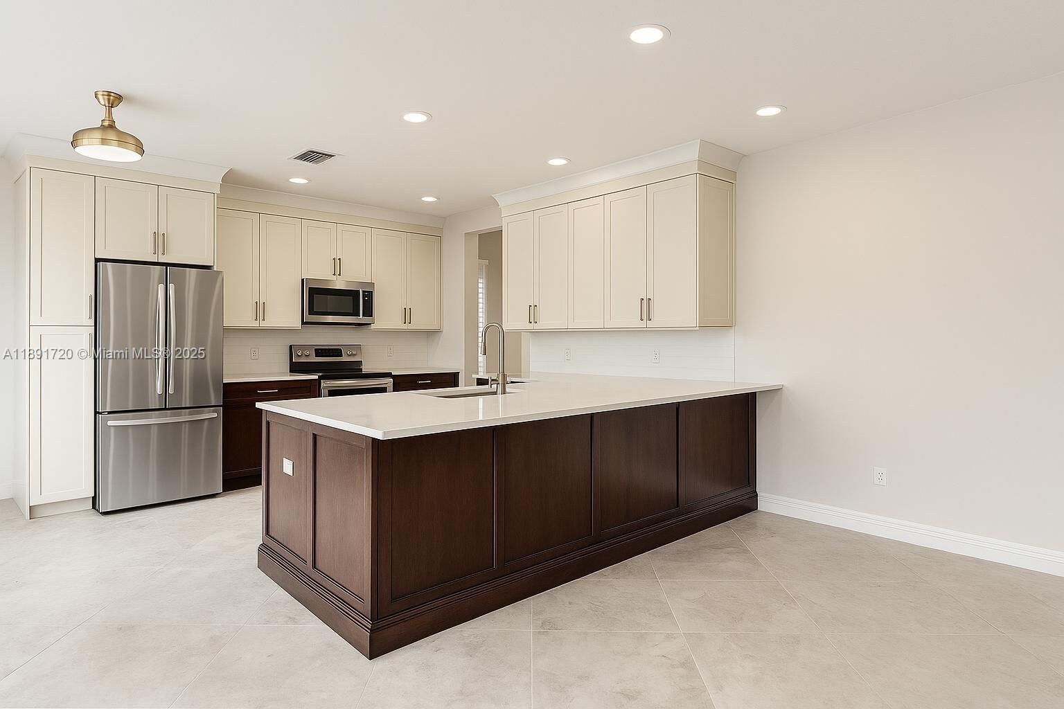 Property Photo: 214 La Costa Ct FL 33326