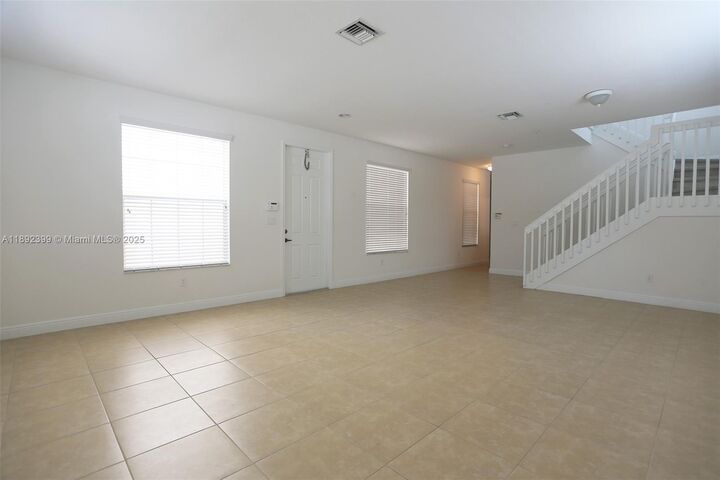 Property Photo: 1423 SW 147th Ave FL 33027
