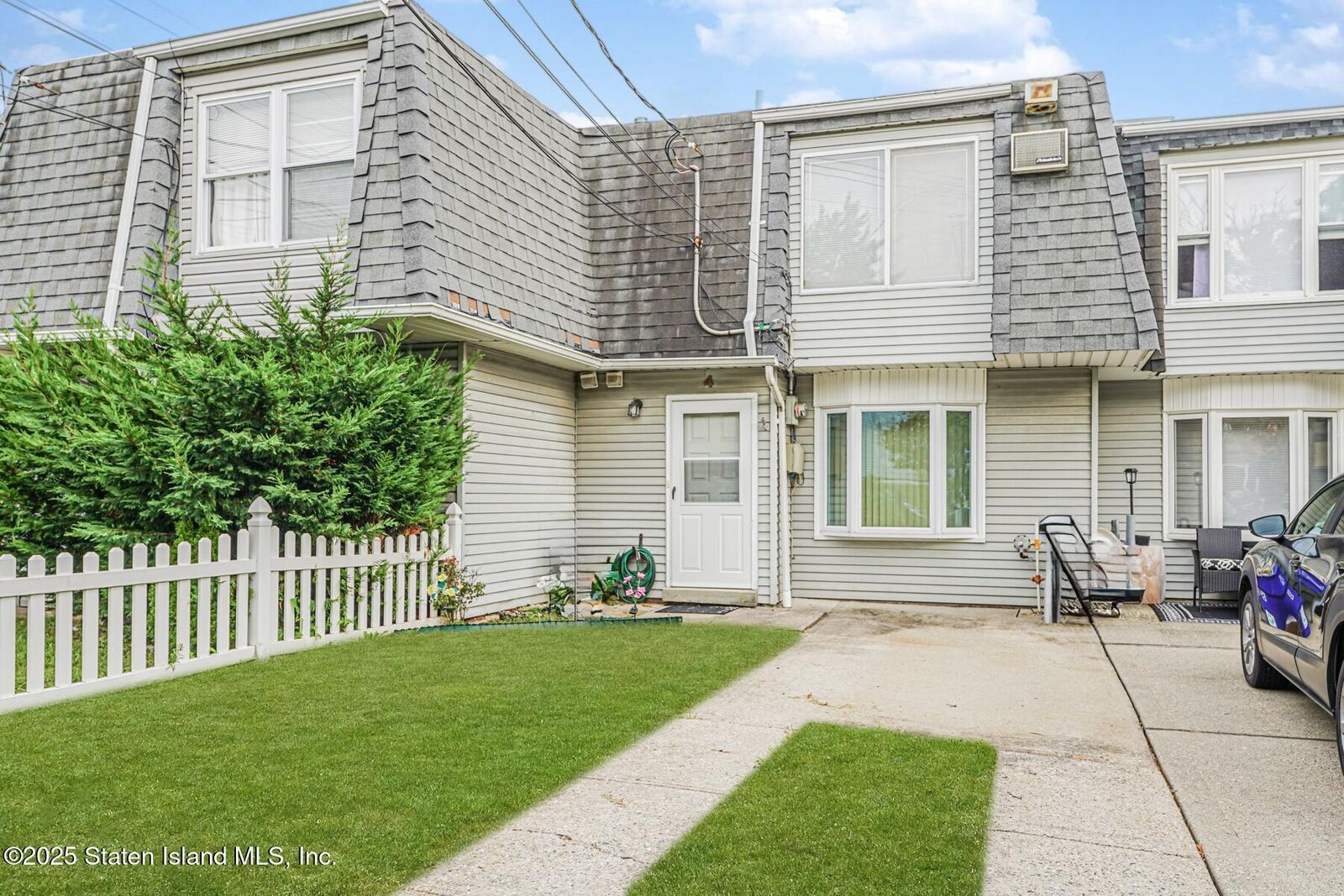 Property Photo: 4 McCormick Place NY 10305