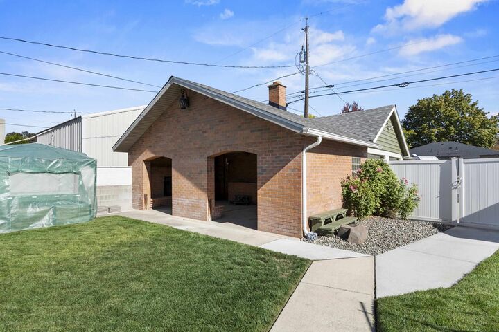 Property Photo:  5008 N Madison St  WA 99205