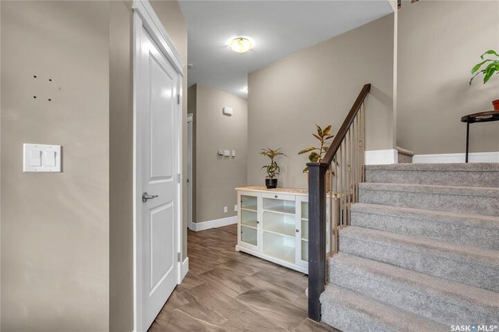 Property Photo:  1147 Pringle Way  SK S7T 1C9 