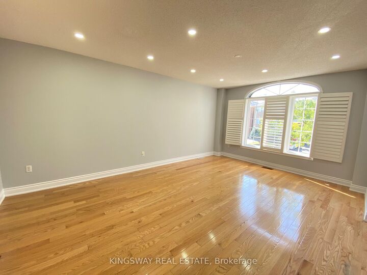 Property Photo:  33 Caranci Crescent  ON L6P 1H3