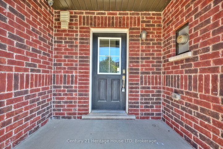 Property Photo: 289 Silverwood Avenue ON L3C 0B7
