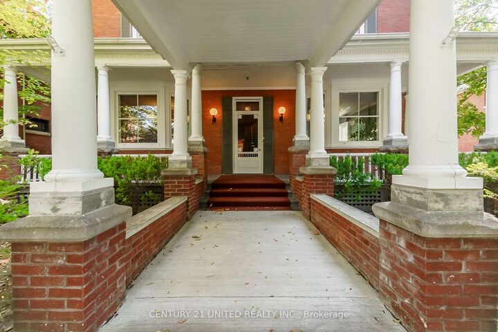 Photo de la propriété: 463 Hunter Street W ON K9H 2M7