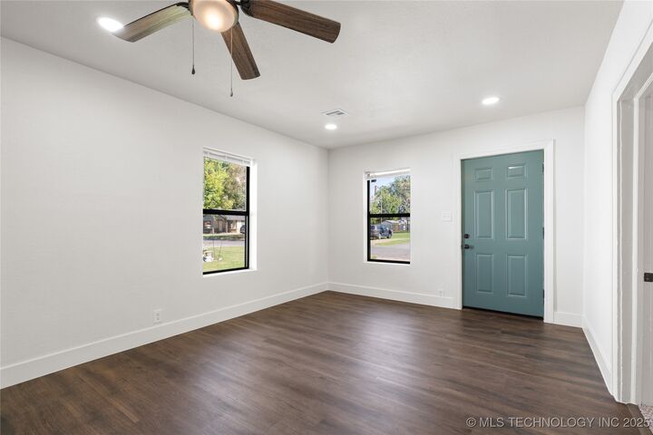 Property Photo: 1409 Summit Street OK 74403