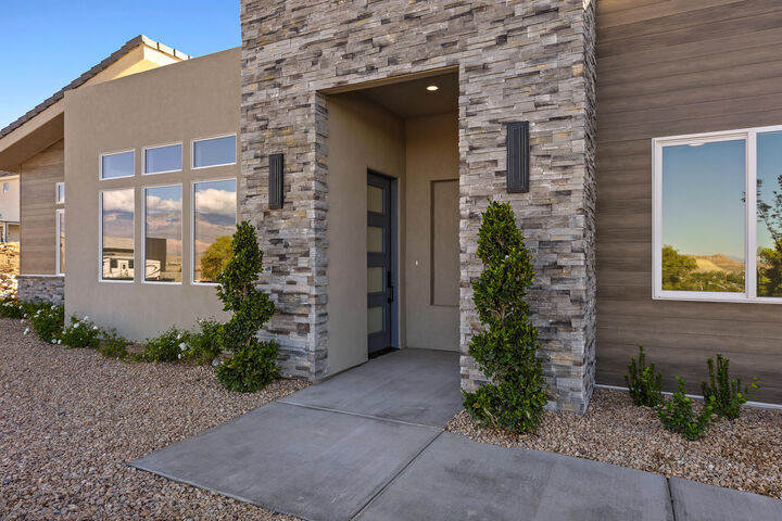 Property Photo: 402 N 200 E 25 UT 84745
