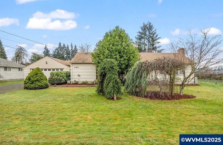 Property Photo: 190 Hunsaker Ln OR 97404