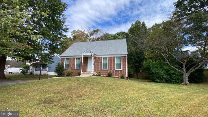 Property Photo: 14371 Salsbury Court VA 22193