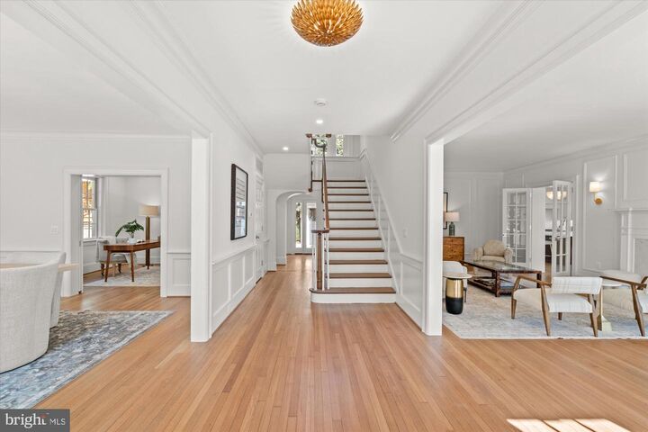 Property Photo: 1814 Edgehill Drive VA 22307