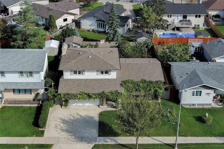 Property Photo: 987 McLeod Avenue MB R2G 2L1