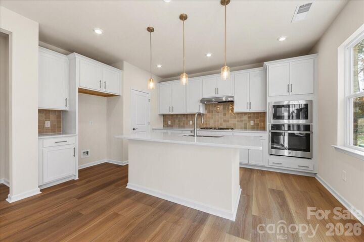 Property Photo:  8233 Franklin Trail Street  NC 28227 