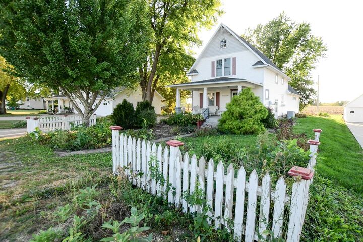 Property Photo: 1617 Delphi Street IA 50075