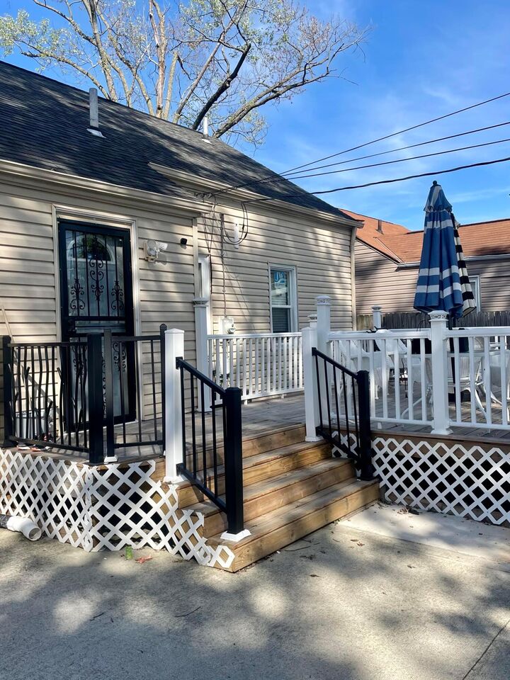 Property Photo: 1213 Loretta Avenue OH 43211