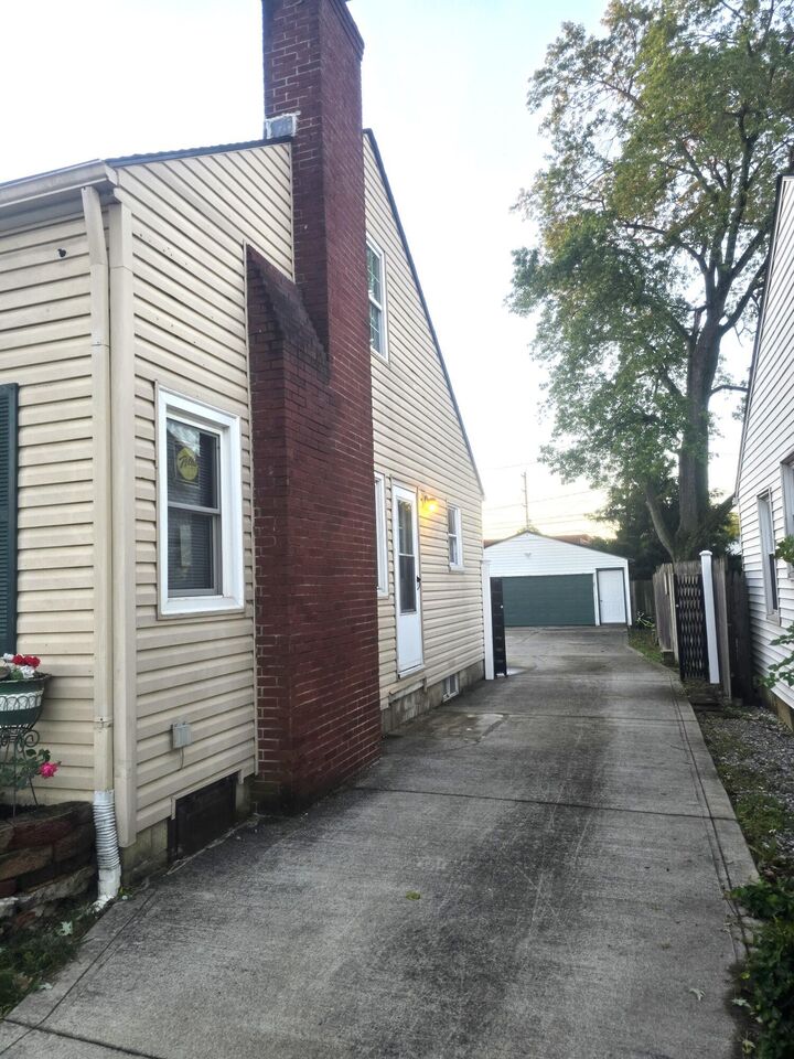 Property Photo:  1213 Loretta Avenue  OH 43211
