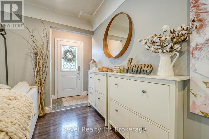 Property Photo:  764 Devonshire Avenue  ON N4S 5R5 