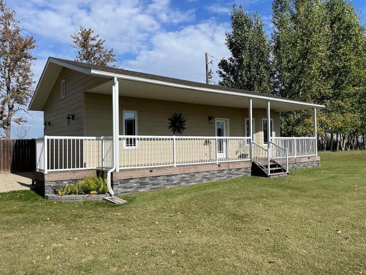 Property Photo: 15 1st Avenue South MB R0J 0J0
