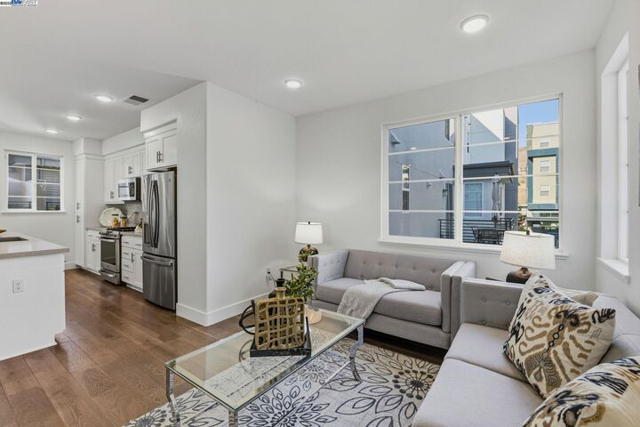 Property Photo: 29322 Hub Ln CA 94544