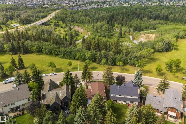 Property Photo: 2811 125 Street NW AB T6J 4G3