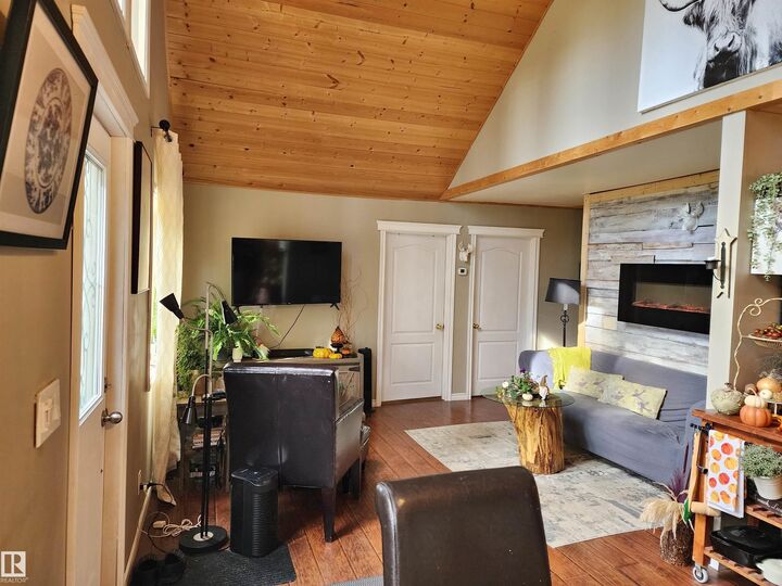 Property Photo: 55061 Twp Road 462 310 AB T0C 0T0