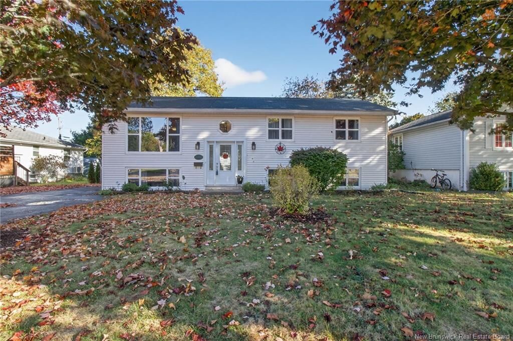 Property Photo:  68 Ealey Crescent  NB E1B 1E8 