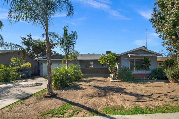 Property Photo: 1920 S Baird Court CA 93702