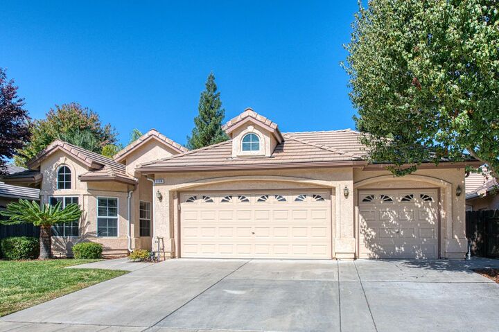 Property Photo:  1138 E Royal Dornoch Avenue  CA 93730