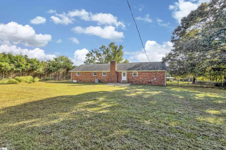 Property Photo: 110 Lakeland Drive SC 29306