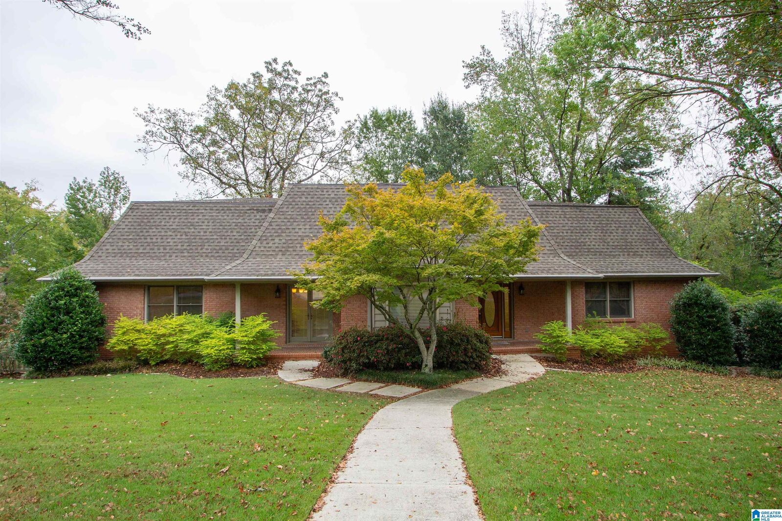 Property Photo: 2582 Foothills Drive AL 35266