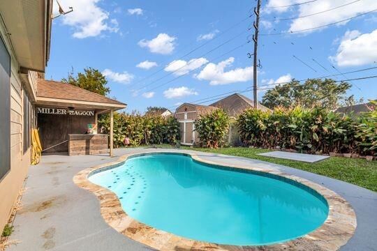 Property Photo: 10406 Pine Meadows Boulevard TX 77523