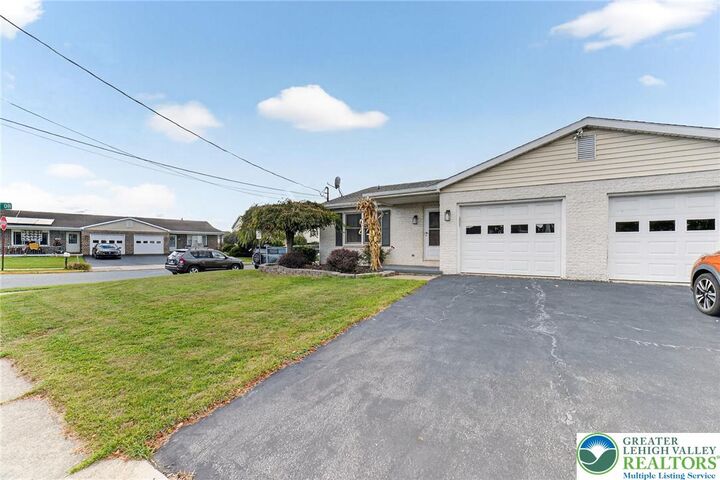 Property Photo:  1026 Oak Street  PA 18037 