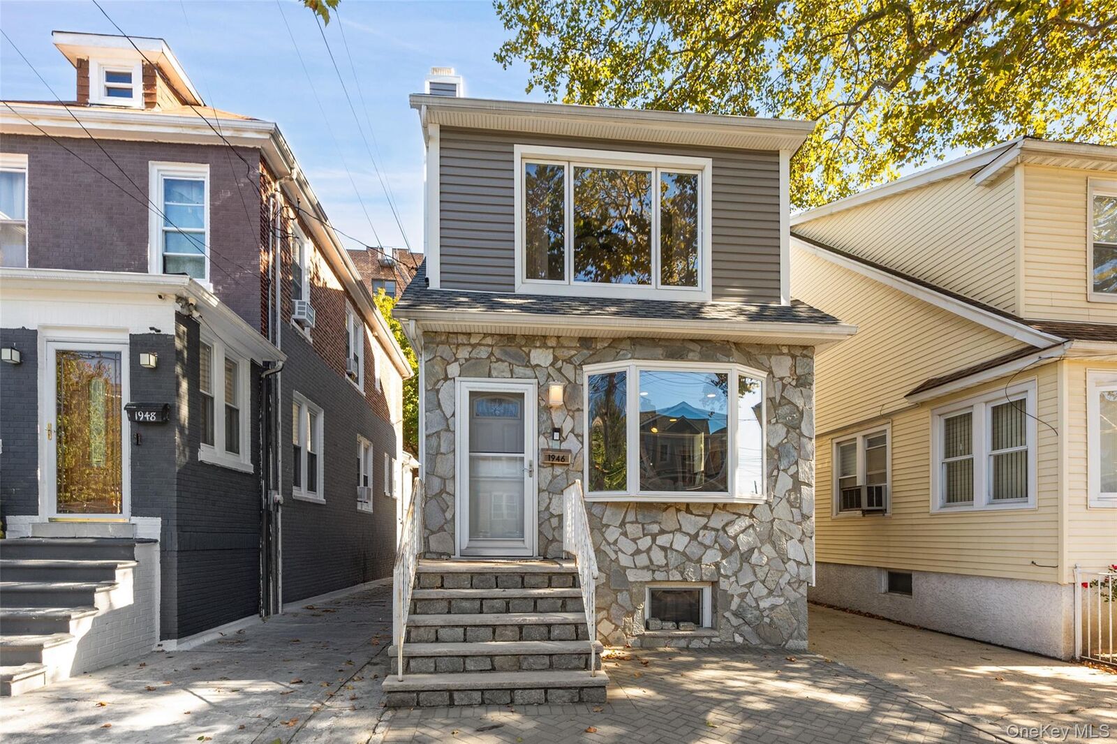 Property Photo:  1946 Tomlinson Avenue  NY 10461 
