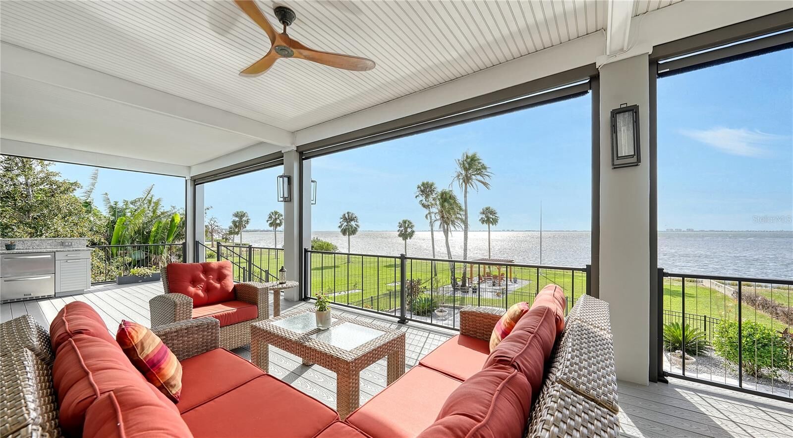 Property Photo: 7418 Westmoreland Drive FL 34243