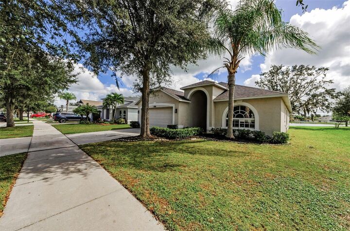Property Photo:  13561 Fladgate Mark Drive  FL 33579