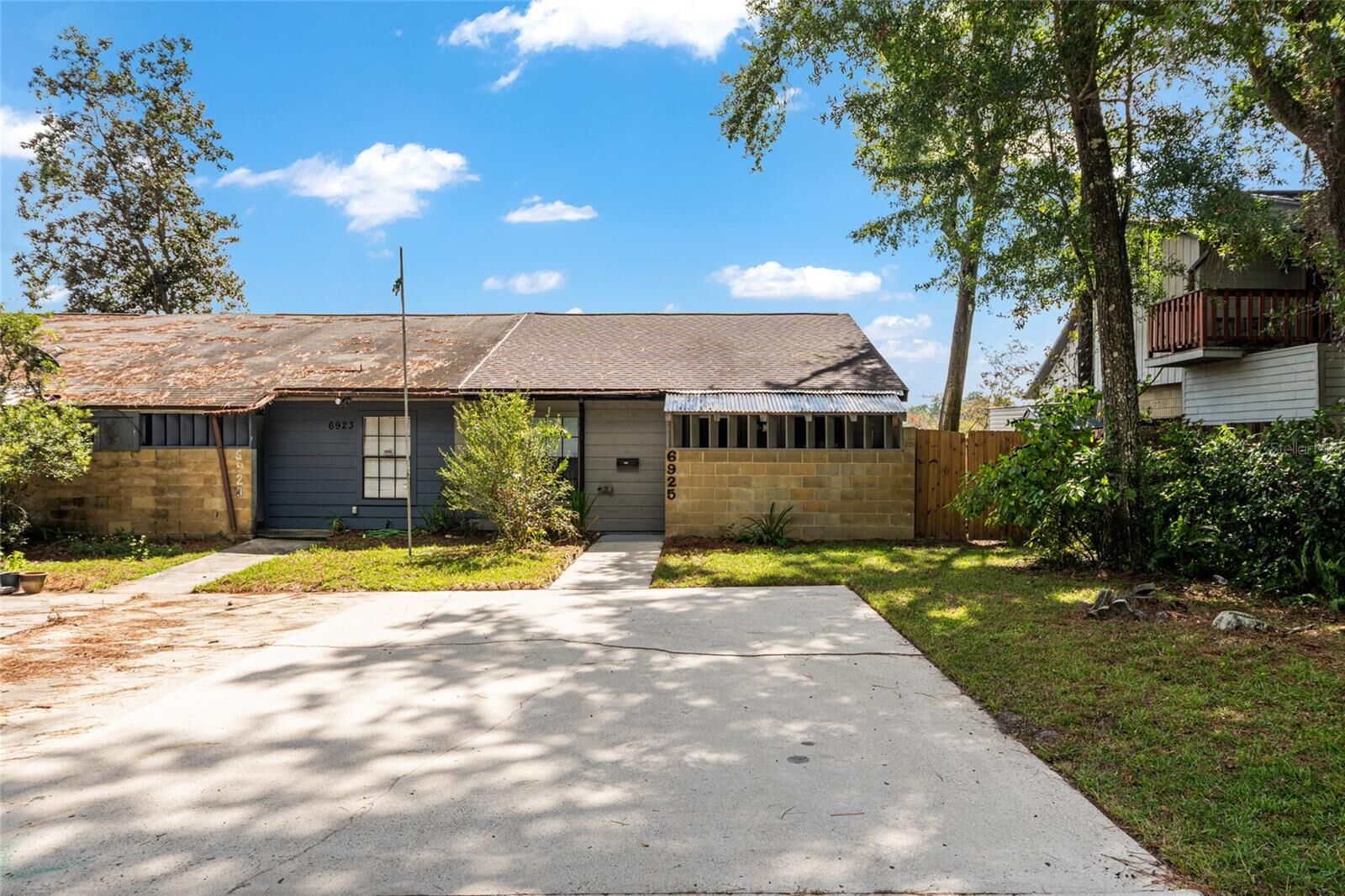 Property Photo: 6925 SW 46th Avenue FL 32608
