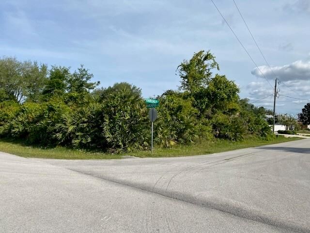 Property Photo: 1 Fairchild Lane FL 32137