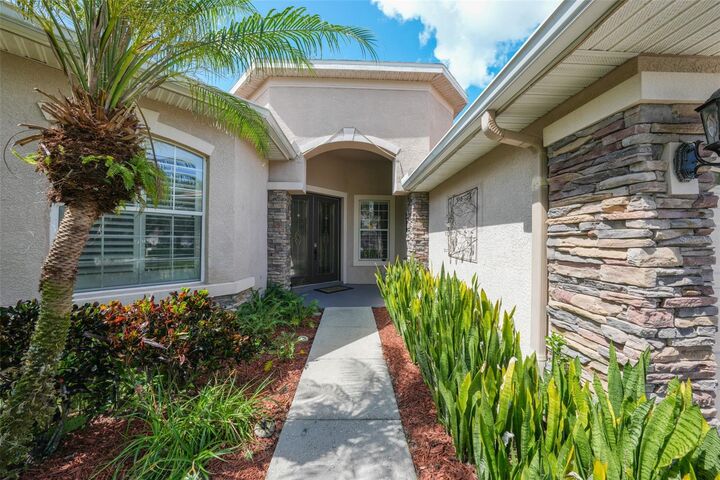 Property Photo:  1204 Facet View Way  FL 33594 