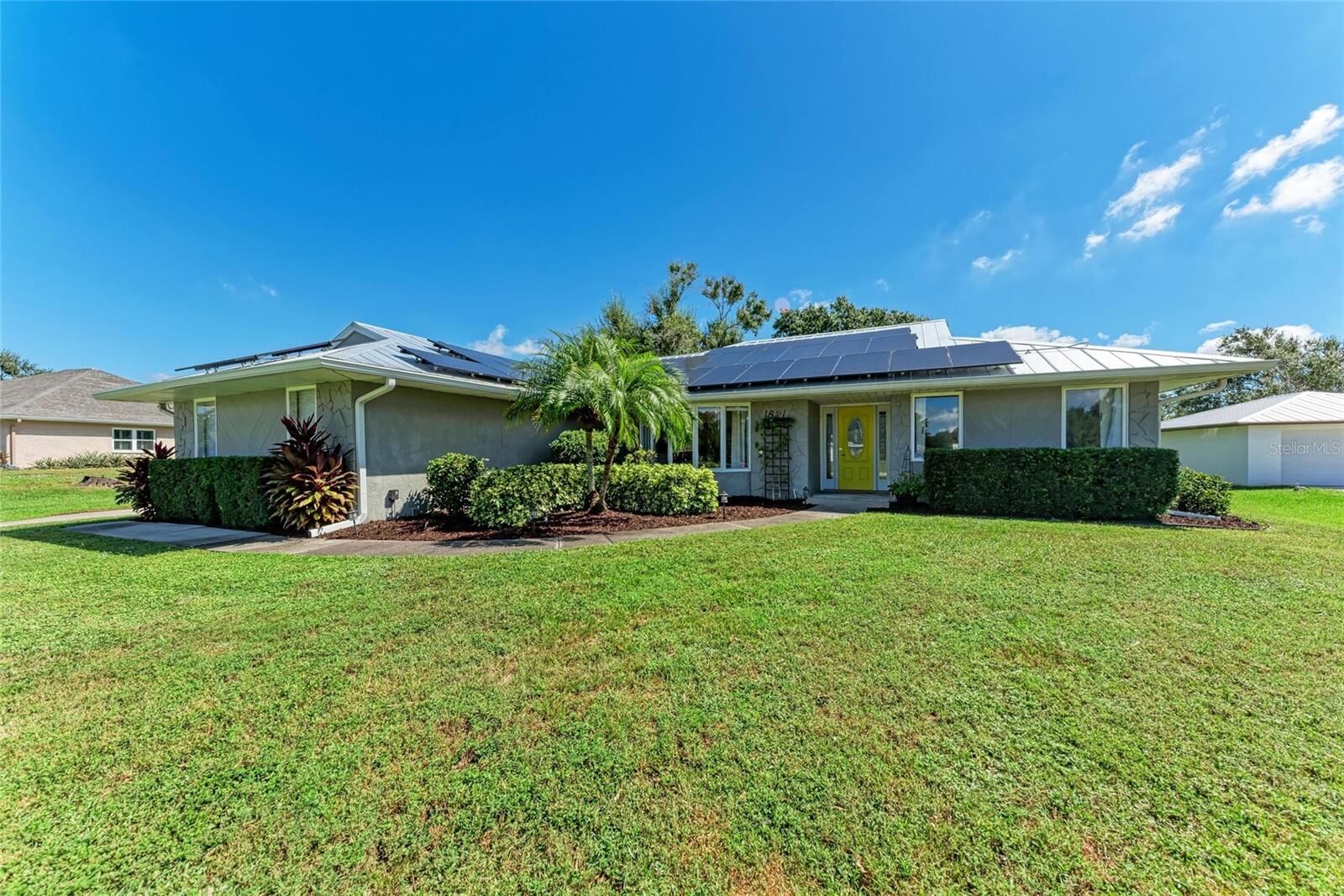 Property Photo: 1821 Racimo Drive FL 34240