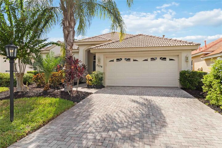 Property Photo: 7358 Stanhope Court FL 34238