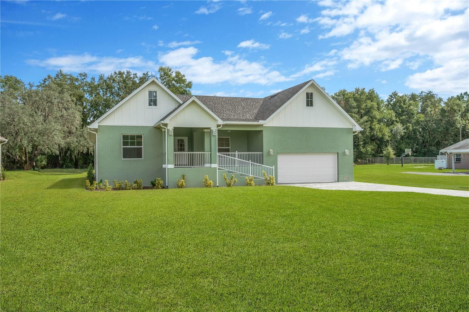 Property Photo:  12484 Green Oak Lane  FL 33525 