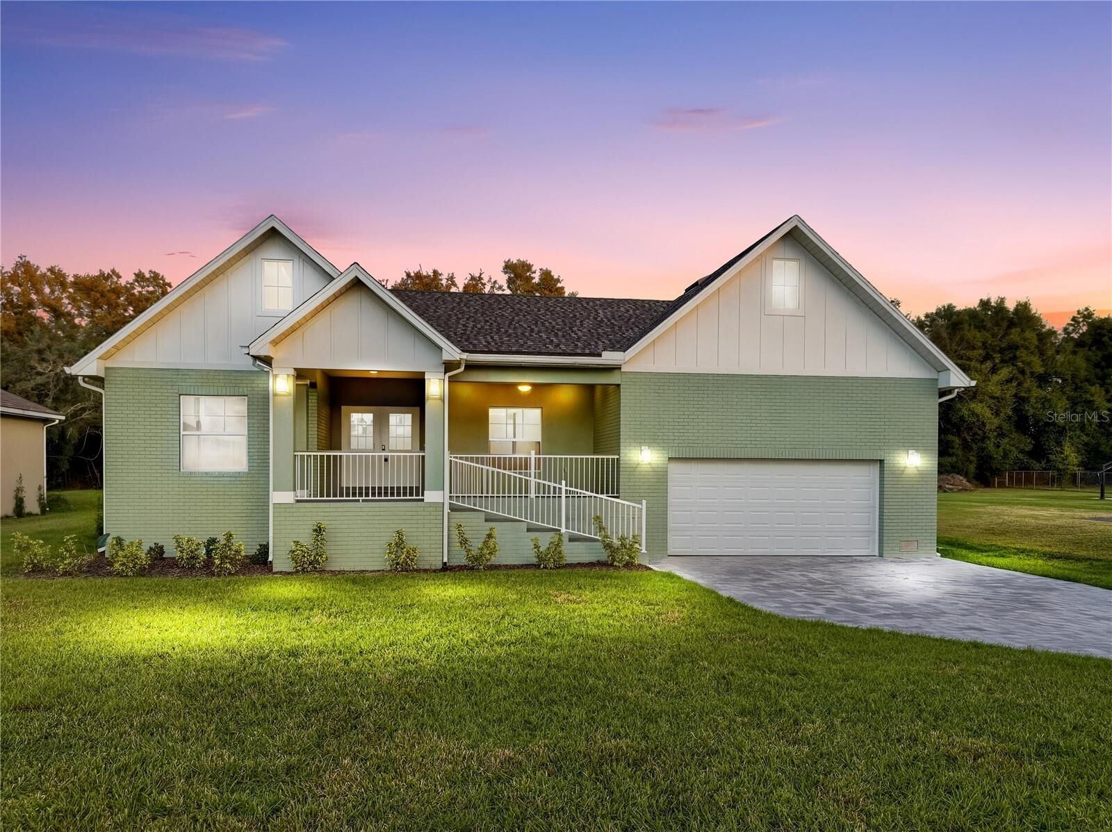 Property Photo: 12484 Green Oak Lane FL 33525