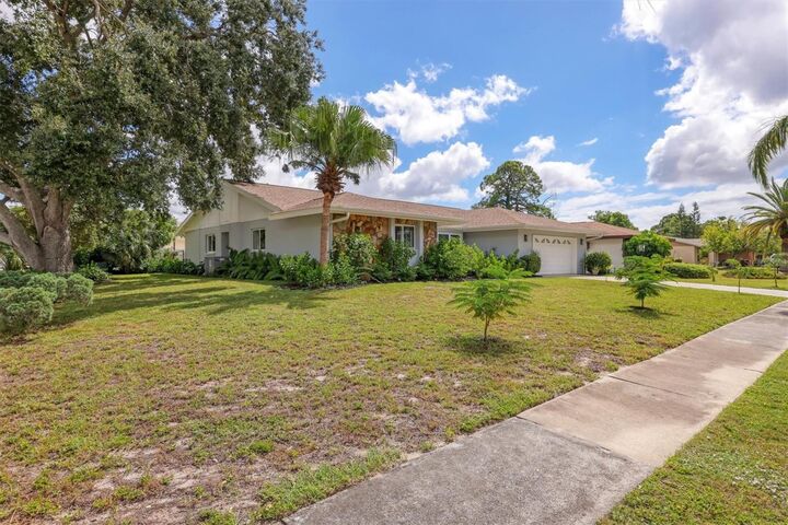 Property Photo: 7205 Alderwood Drive FL 34243