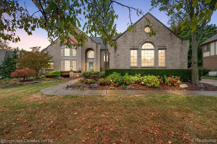 Property Photo: 37907 Turnberry Court MI 48331 4811