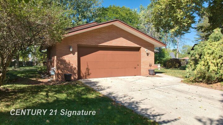 Property Photo: 47 Bretton Place MI 48602