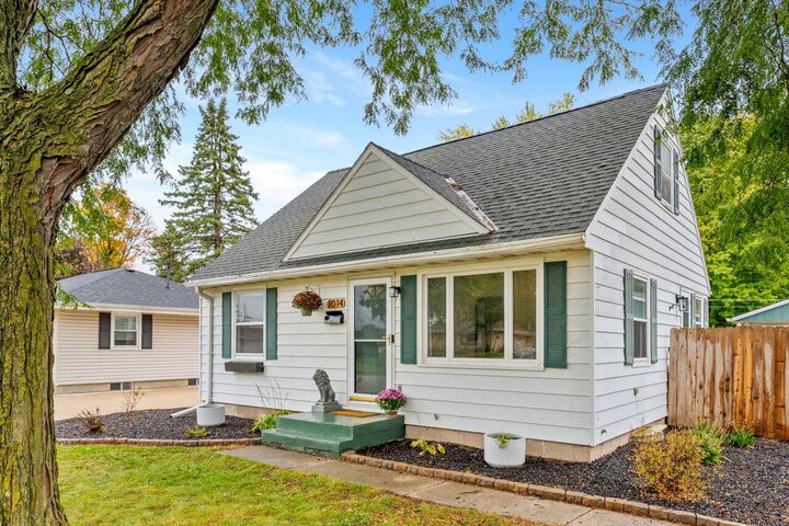 1014 1st Ave  Grafton WI 53024 photo