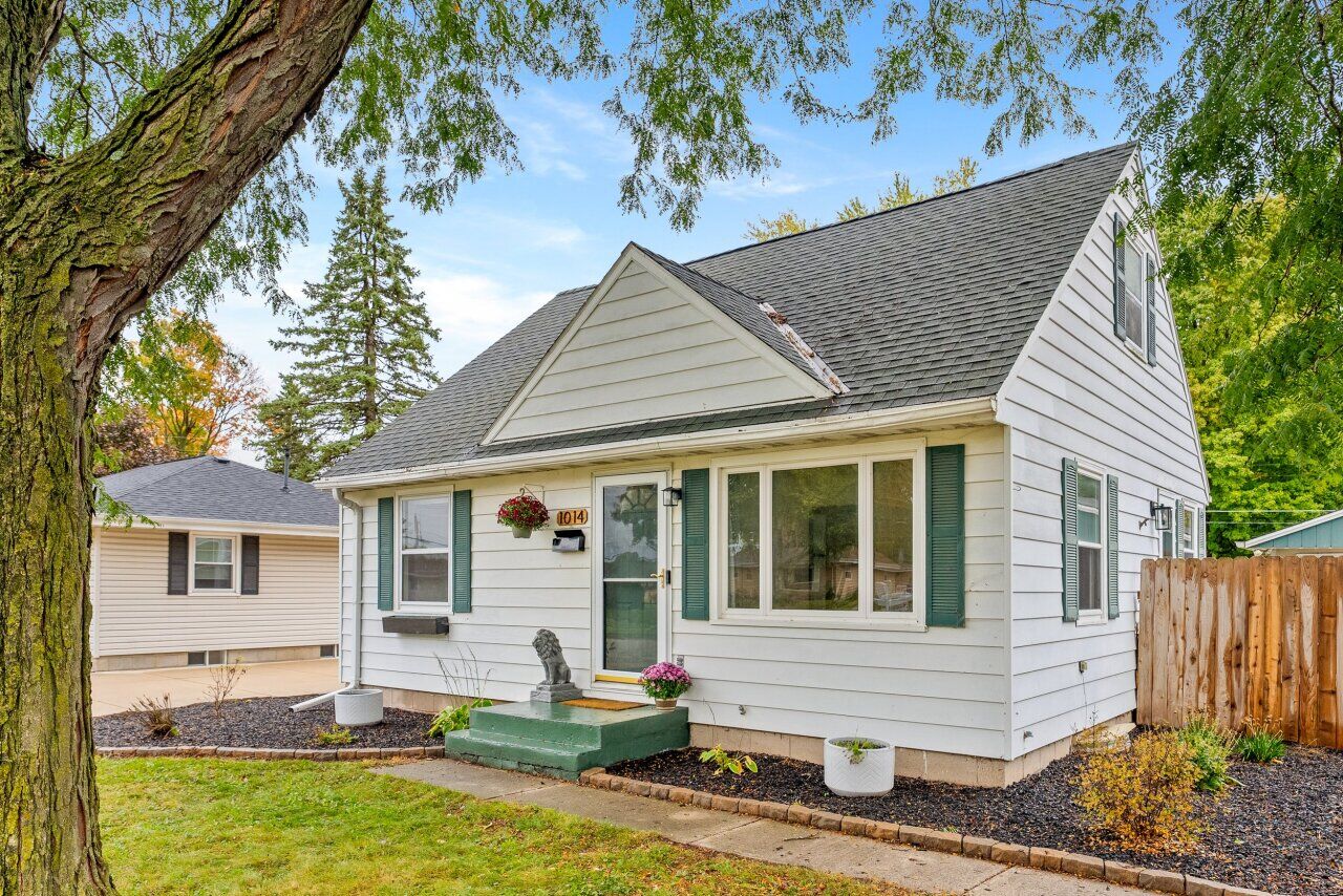 Property Photo:  1014 1st Ave  WI 53024