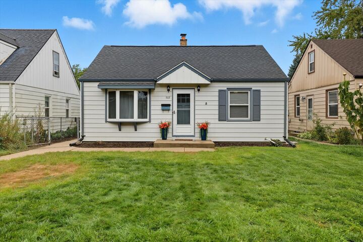 915 S 114th St  West Allis WI 53214 photo