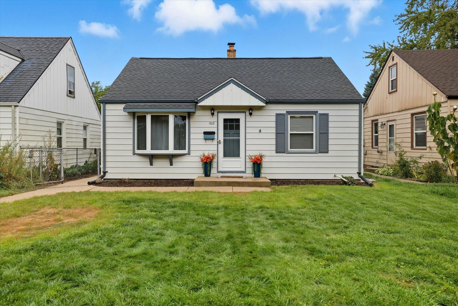 Property Photo: 915 S 114th St WI 53214
